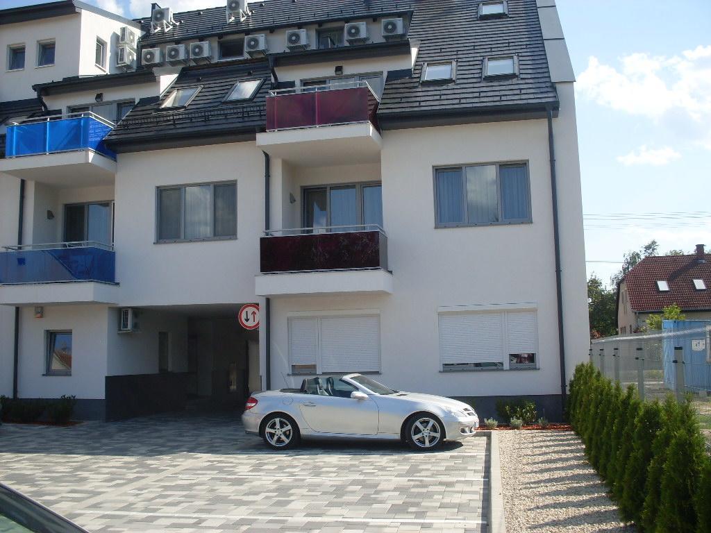 Cecilia Apartman Apartment Sarvar Exterior photo